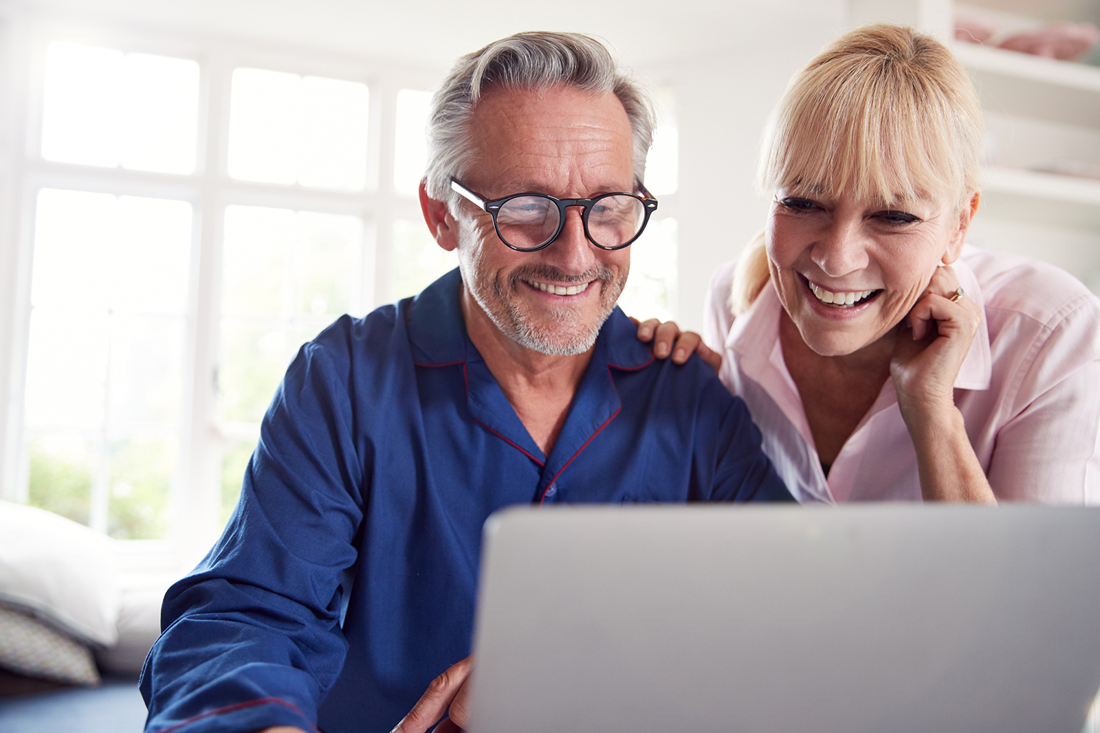 Fiber Ældre Par Med Computer 2020 Fiber Ældre Par Med Computer 2020