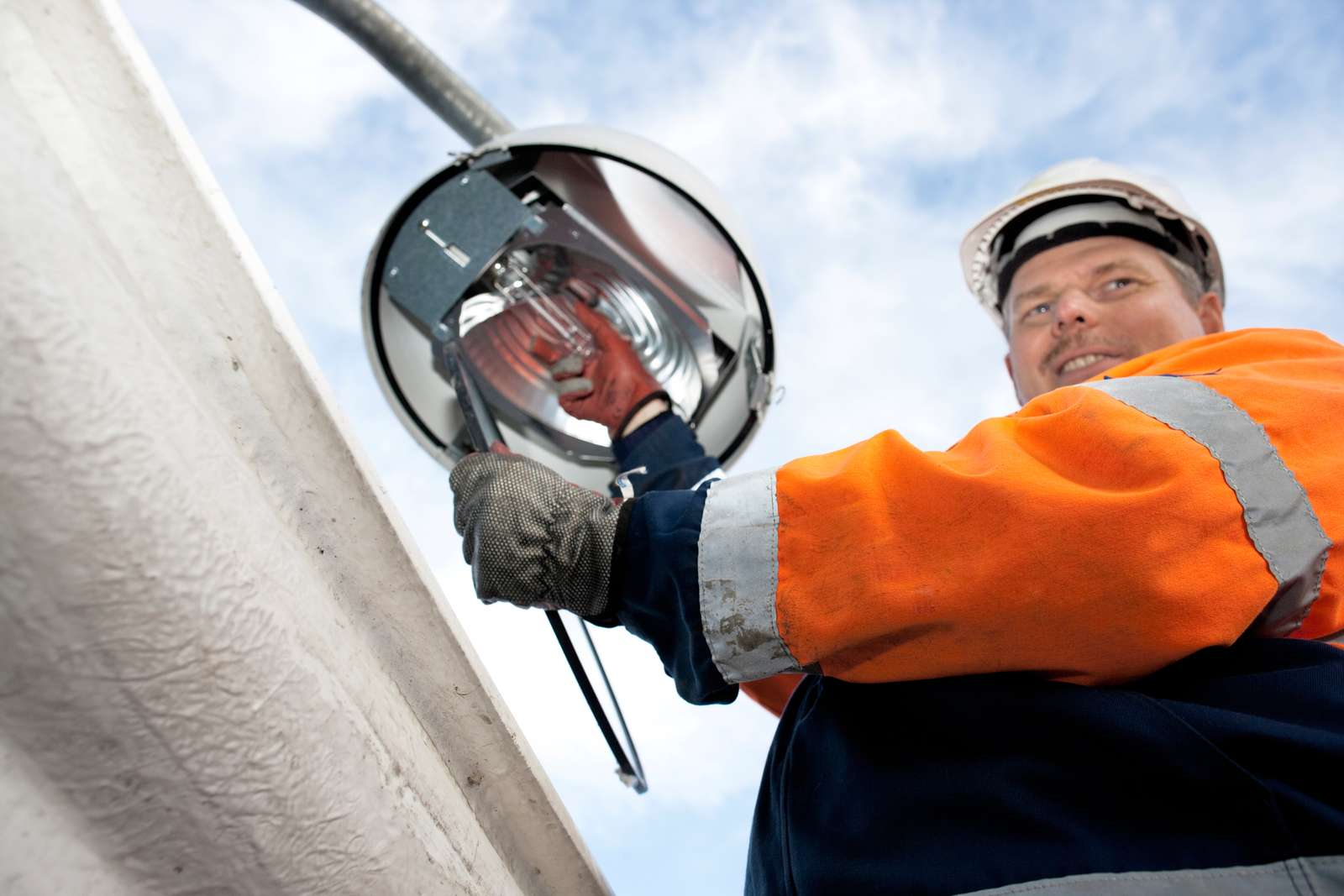 Energi Fyn renoverer gadelyset og lygtepæle på hele Fyn.