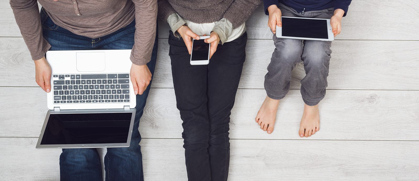 Fiber Sæt Siddende Personer Ben Og PC Mobil Og Ipad Synlig 2020