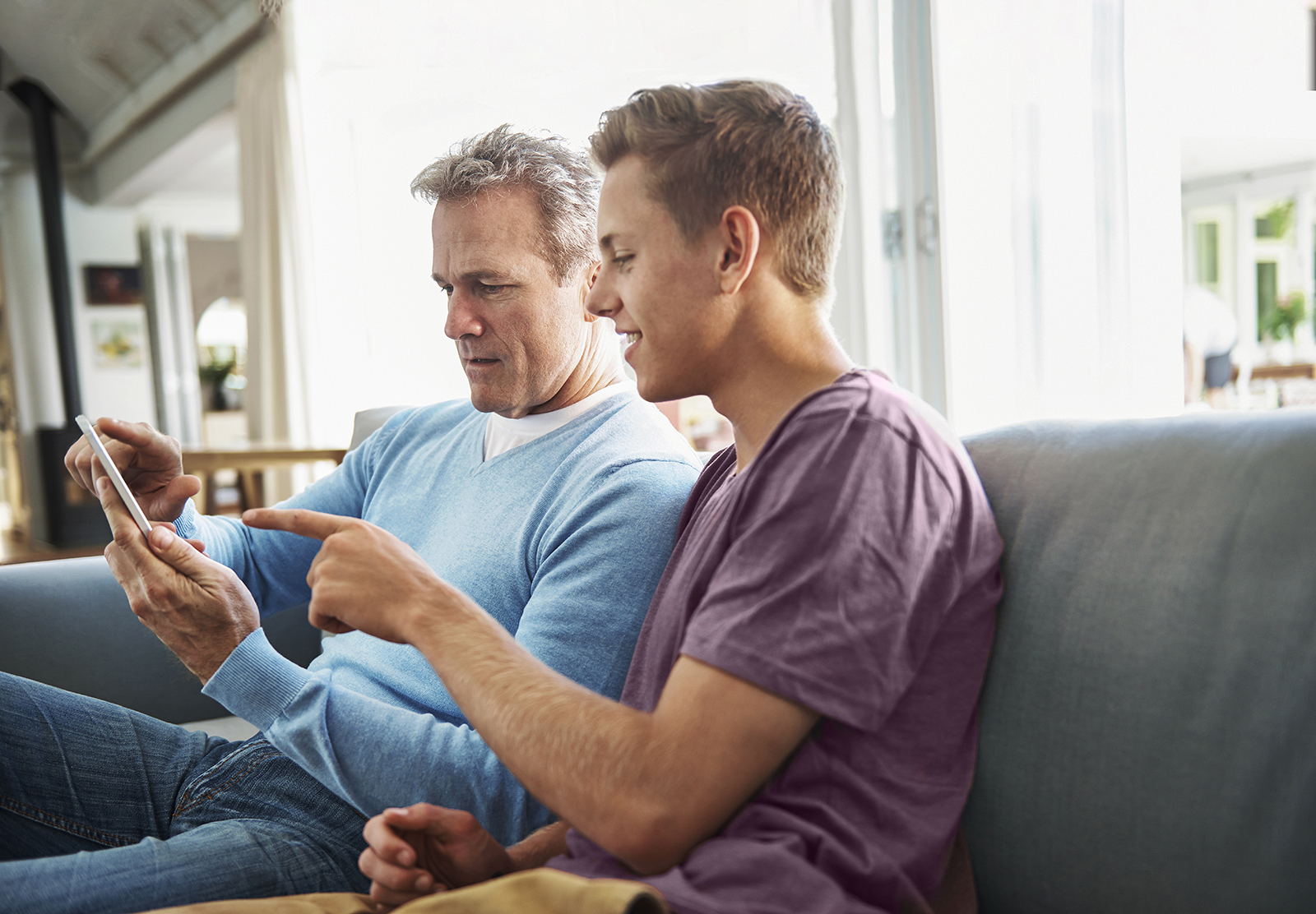 Fiber Far Og Søn I Sofa